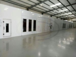 물 커튼과 롤링 도어가있는 가구 스프레이 부스